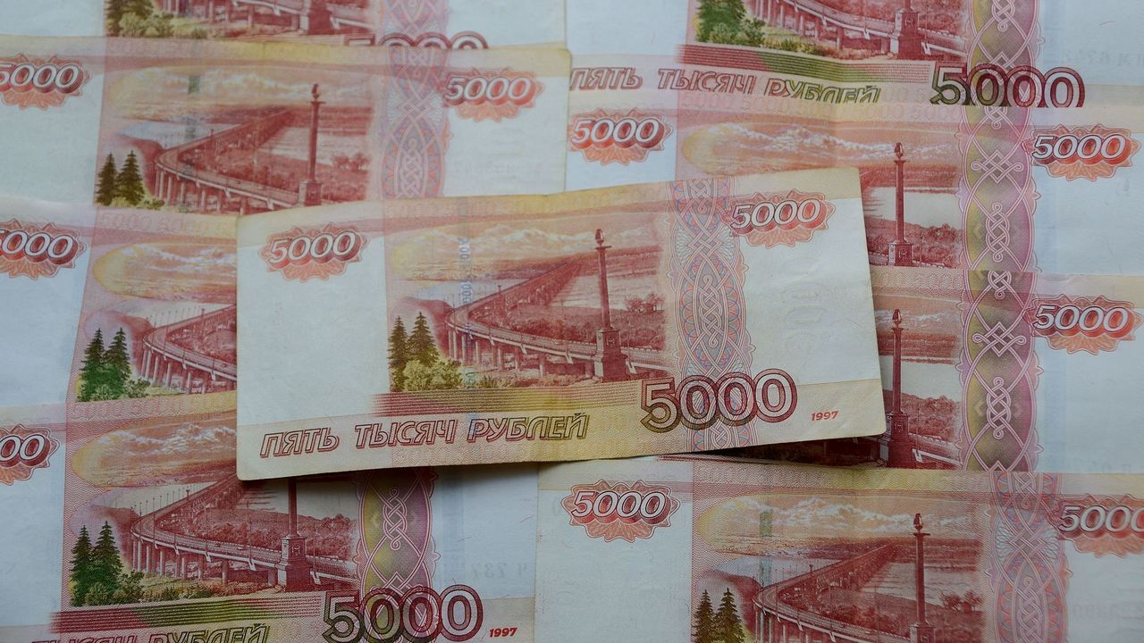 Школьник из Лабинска привез мошенникам 4 млн рублей в Майкоп
