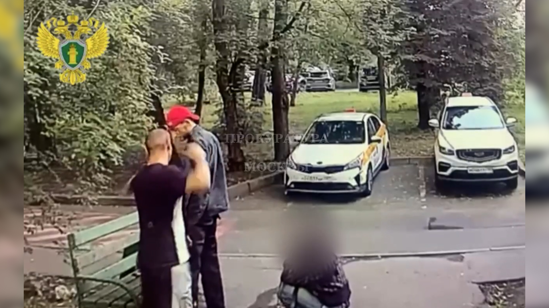 Прокуратура Москвы показала кадры убийства мужчины с одного удара в Медведкове