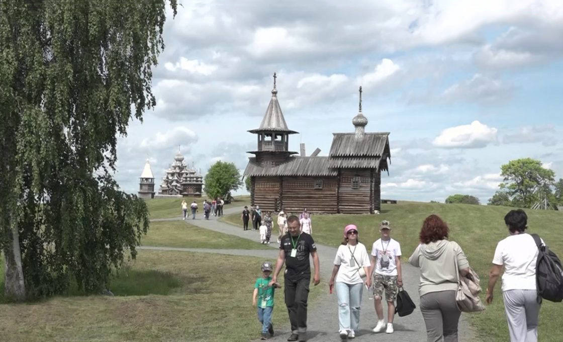 Власти: турпоток в Кижи достиг исторического максимума – 450 тыс. человек