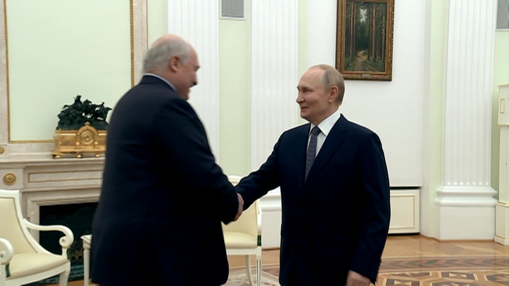 Путин и Лукашенко продолжили общение за рабочим завтраком