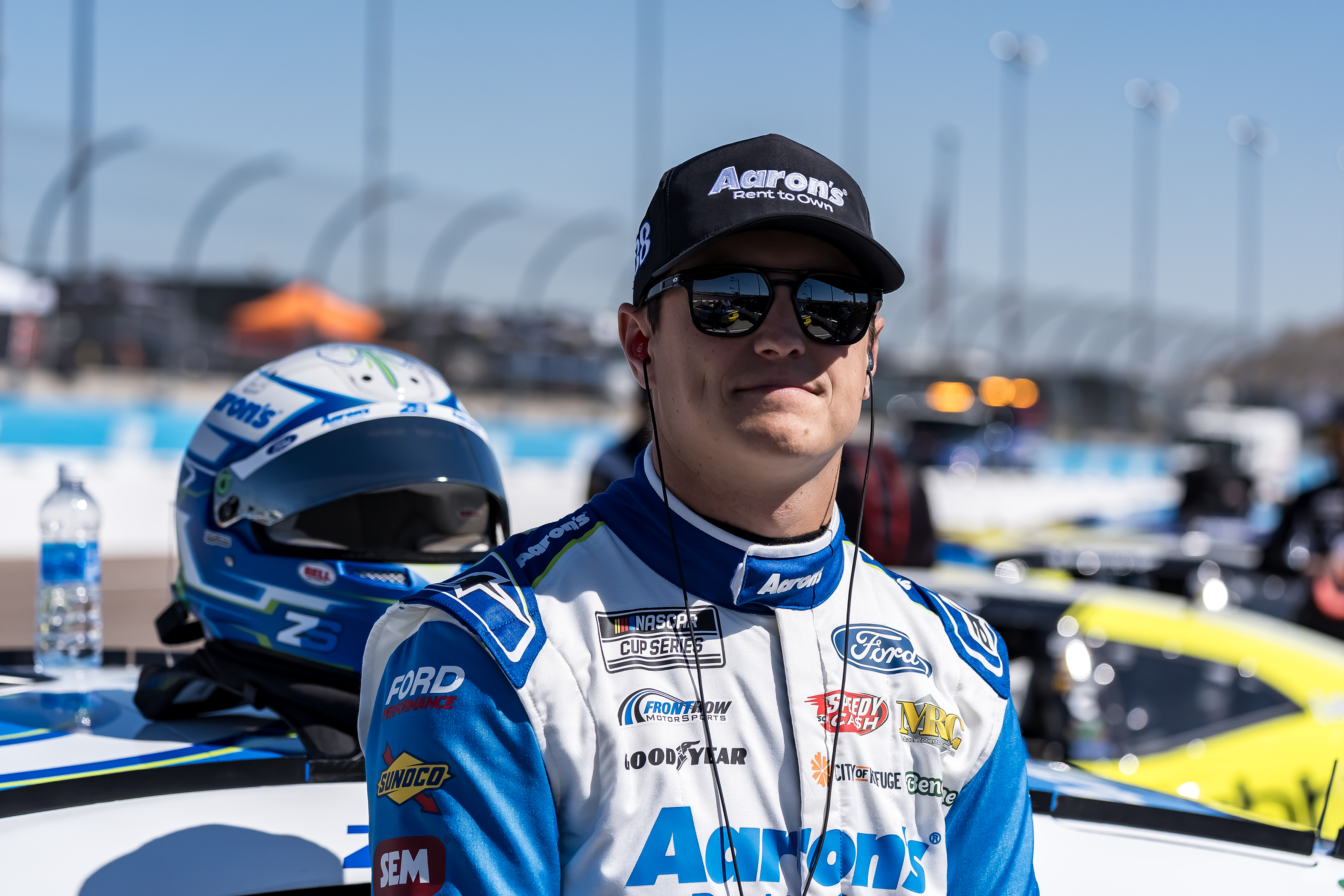 Гонщик NASCAR Смит проехал на полной скорости по стене