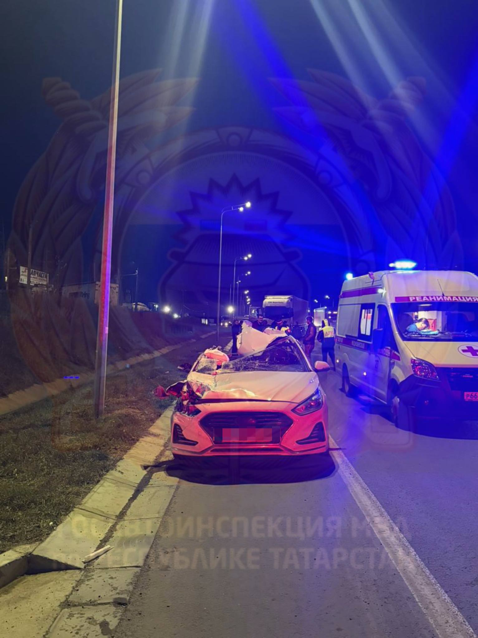 Годовалый ребенок погиб в машине, которая въехала под фуру в Татарстане