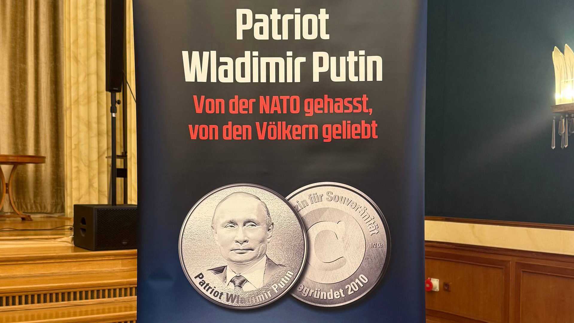 В Берлине презентовали памятную медаль, посвященную Путину