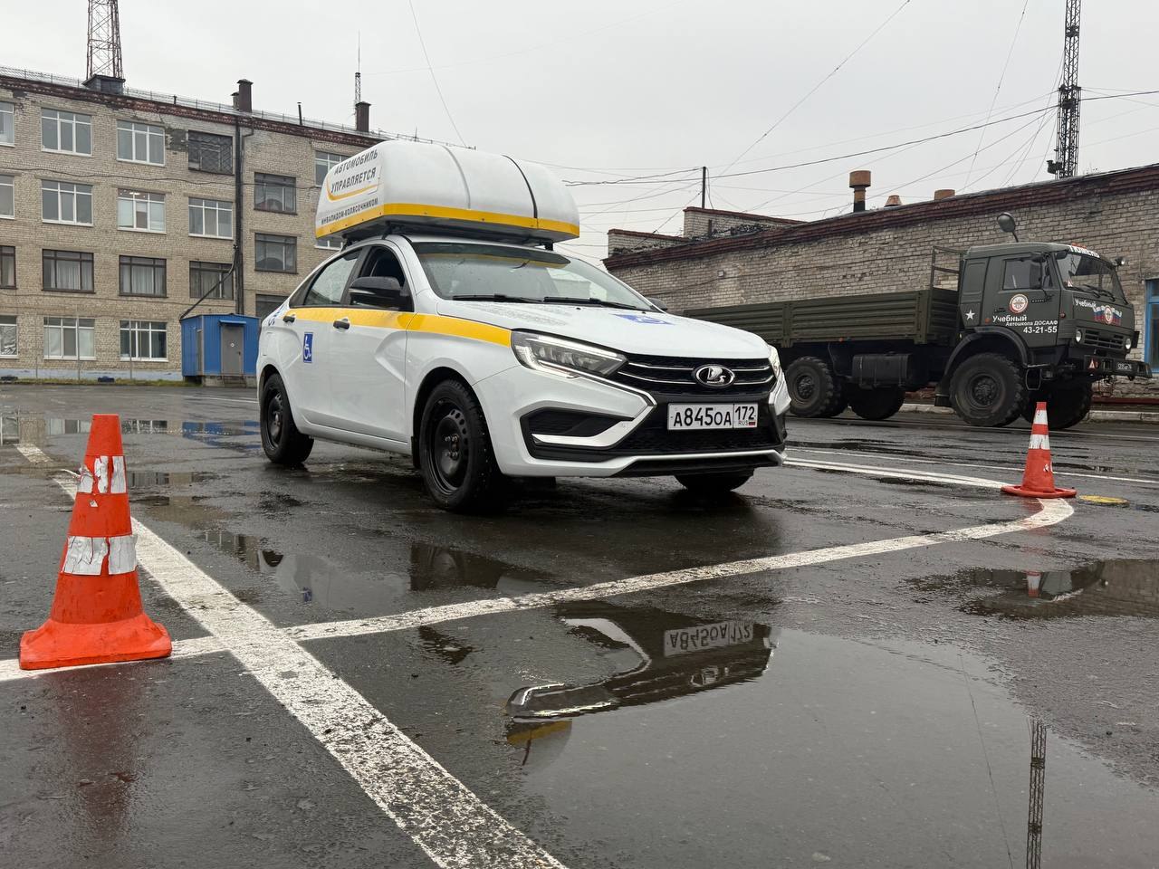 В Тюменской области запущена программа обучения вождению ветеранов СВО