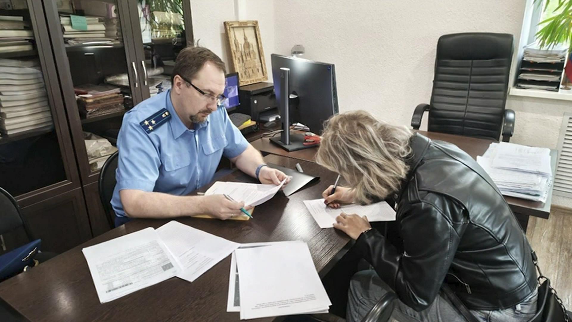 Суд в Петербурге арестовал экс-прокурора Кингисеппа за задержку уголовных дел