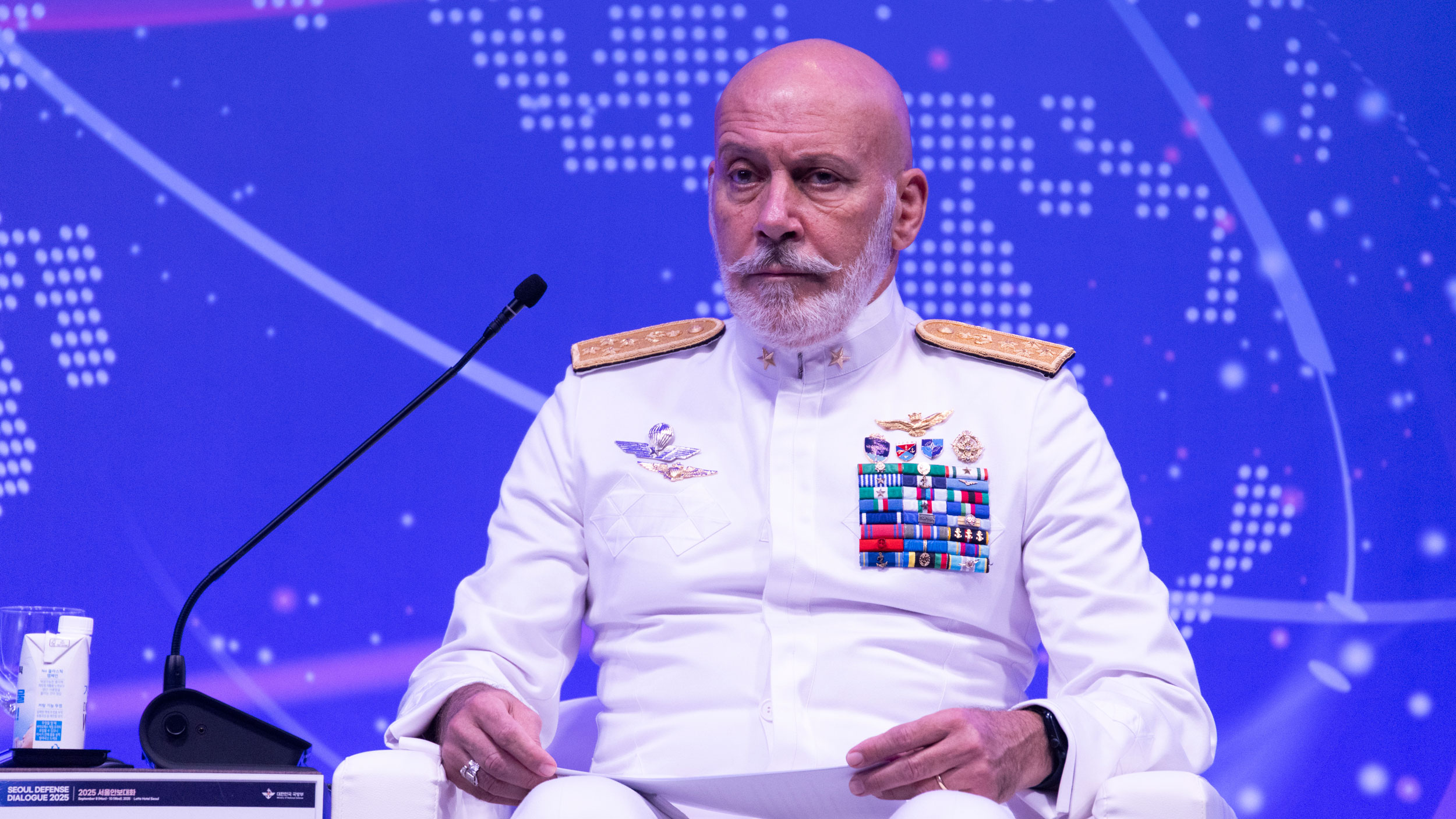 Глава военного комитета НАТО адмирал Драгоне призвал к переговорам по Украине