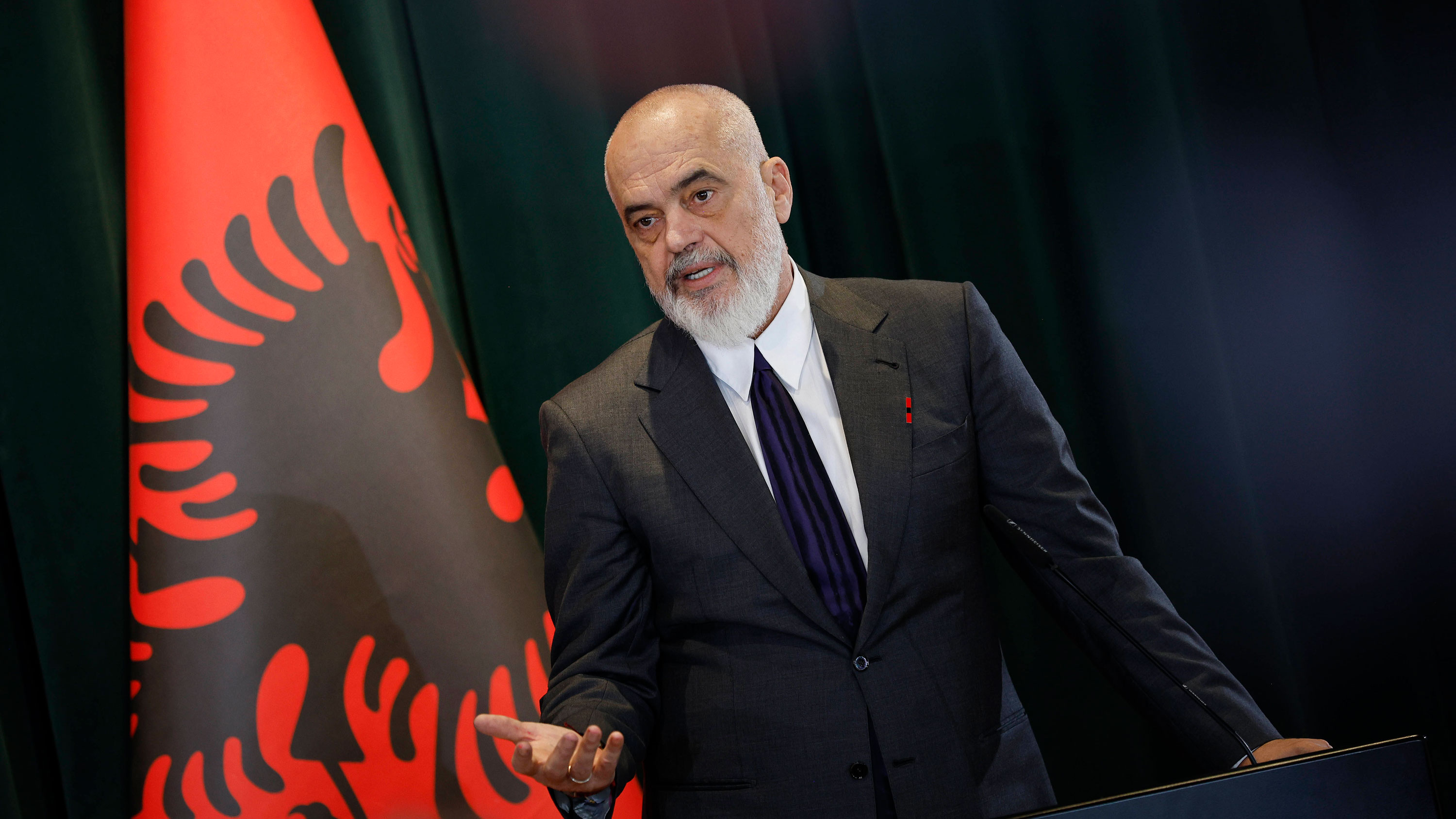 Премьер Албании: Евросоюз должен вести с Россией диалог