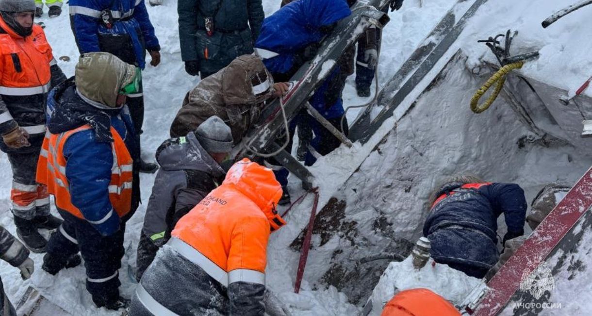 Воздушный карман помог выжить геологу под лавиной на Камчатке