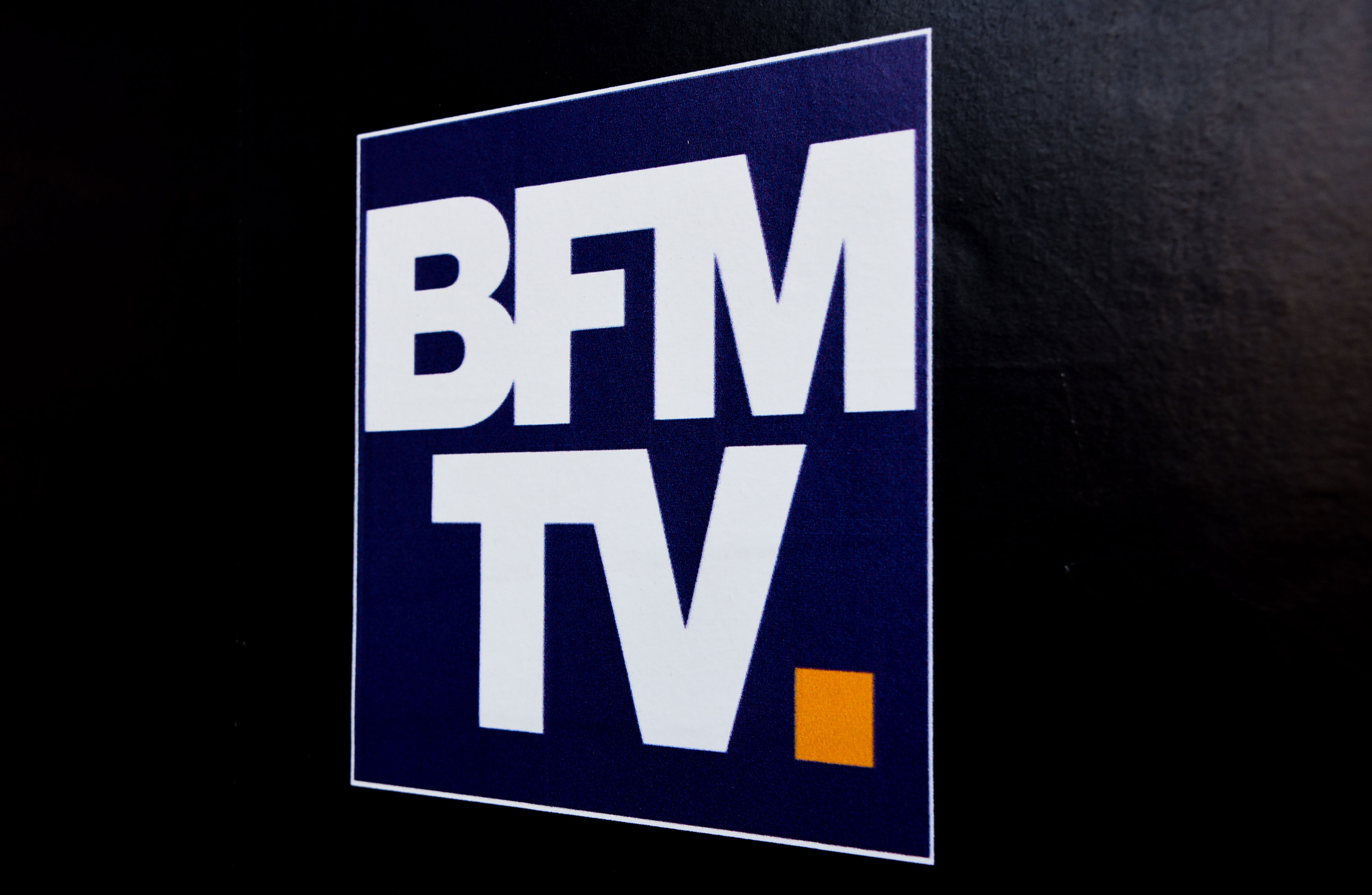 Вещание телеканала BFMTV было прервано из-за угрозы взрыва здания