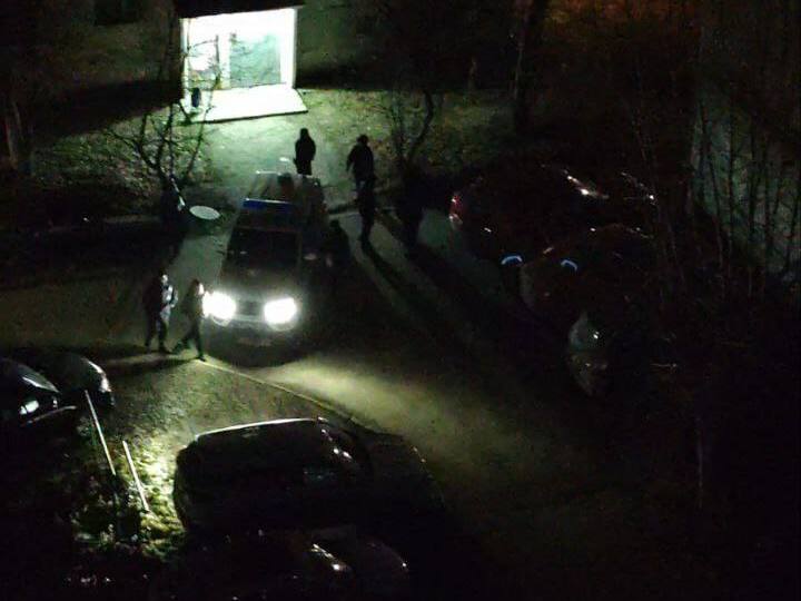 Жителей дома в Первоуральске, где мужчина угрожает взорвать гранату, эвакуировали