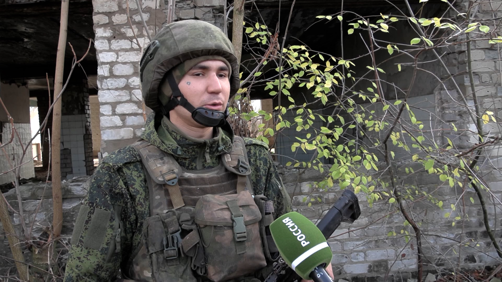 Боец "Востока" Космик: мирных жителей ВСУ принуждают к рабскому труду