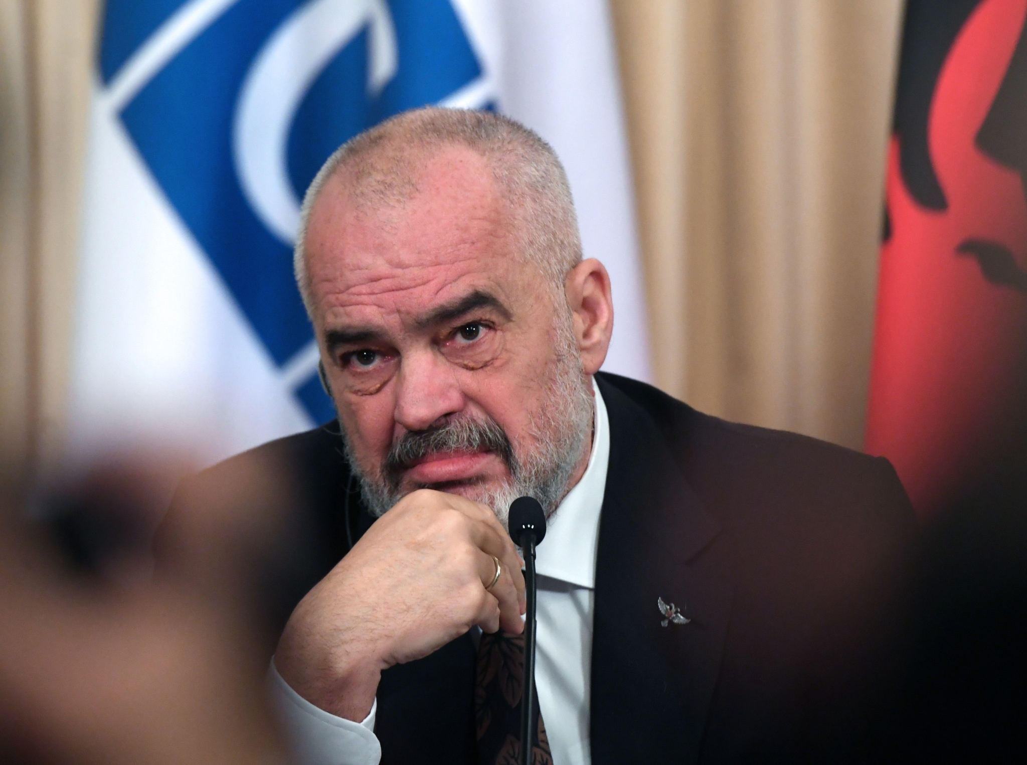 Албанский премьер Рама слушал речь Зеленского, схватившись за голову