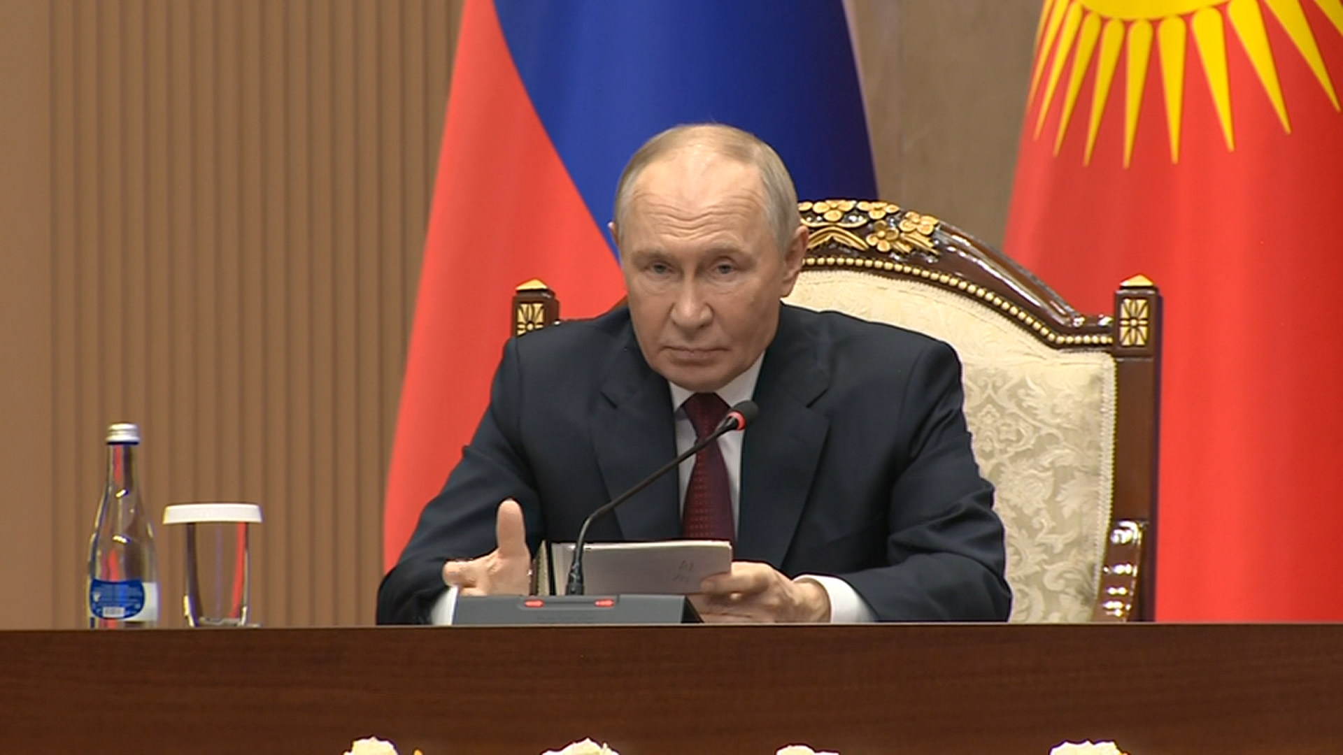 Песков объяснил немного севший голос Путина на выступлении в Бишкеке