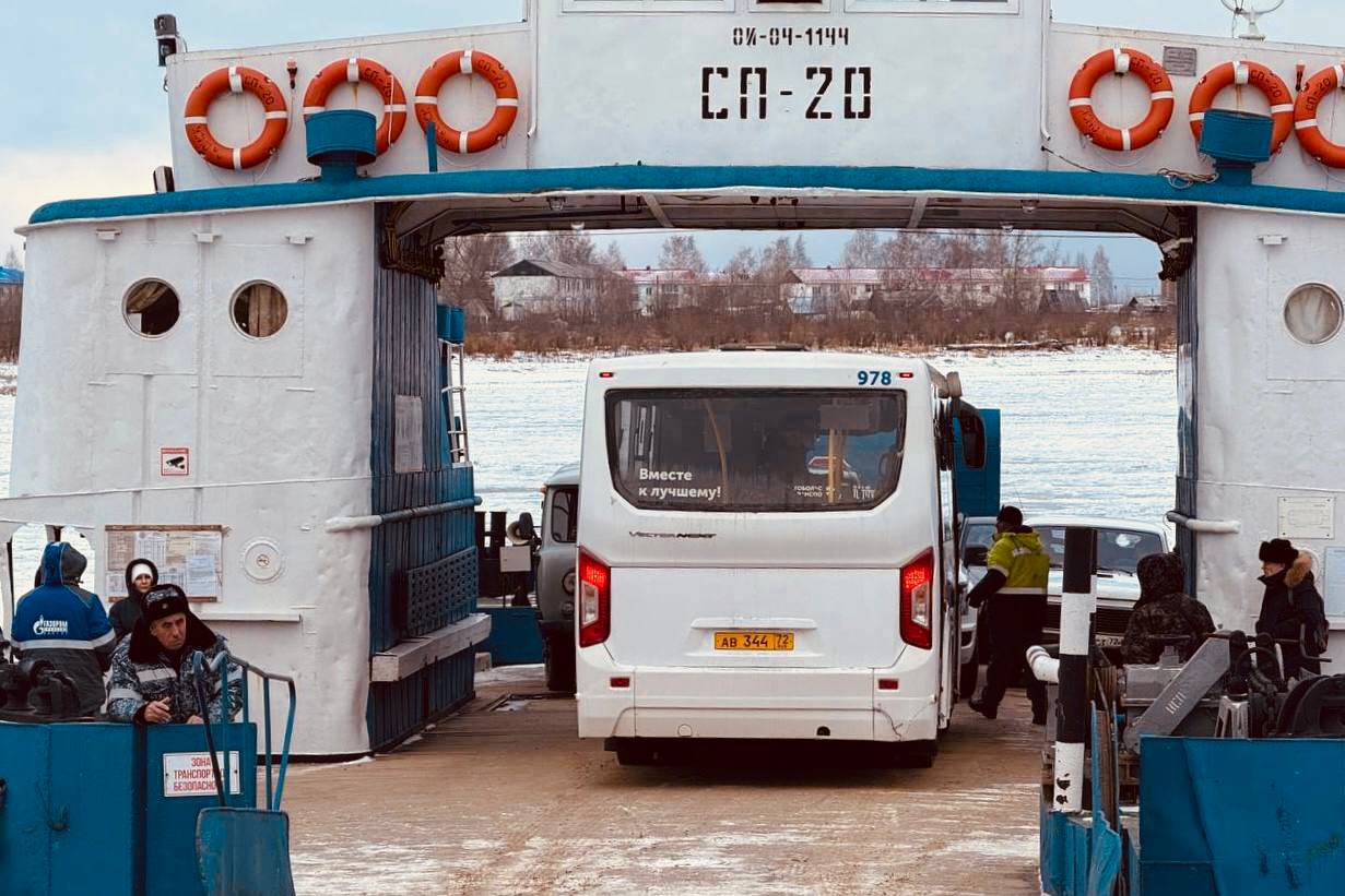 Глава Тобольска сообщил о штатной работе паромной переправы