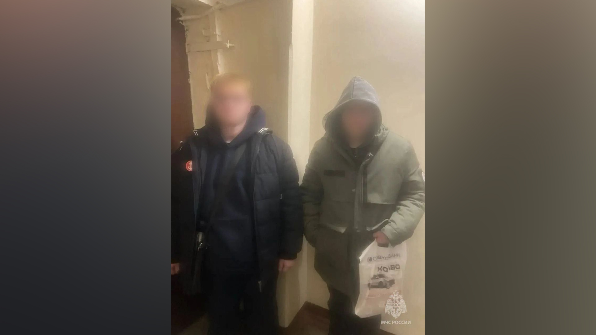 Уфимские спасатели помогли двоим подросткам, застрявшим в упавшем в шахту лифте