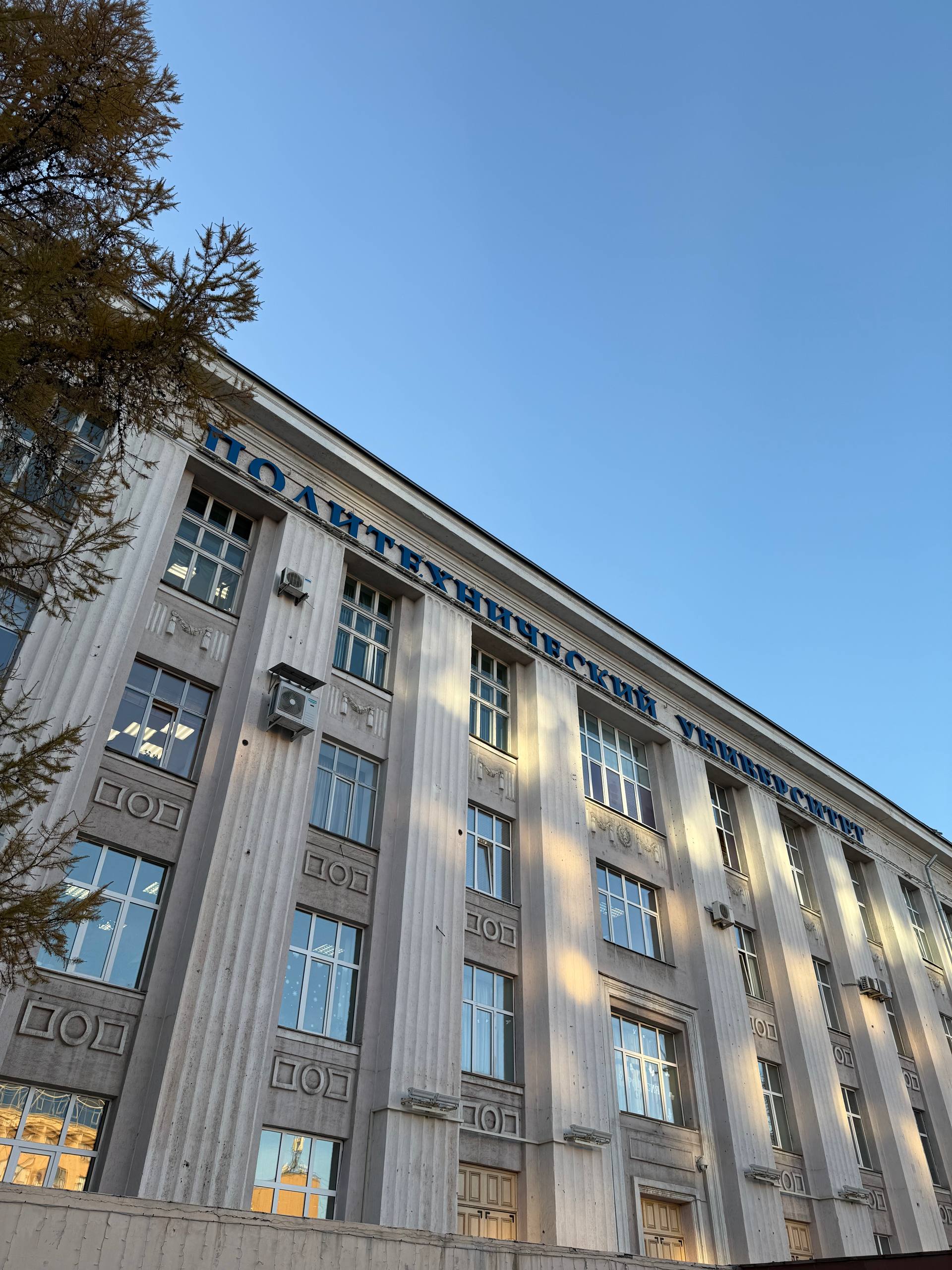 Погибшим при взрыве в Пермском политехе оказался директор завода "Анкос"