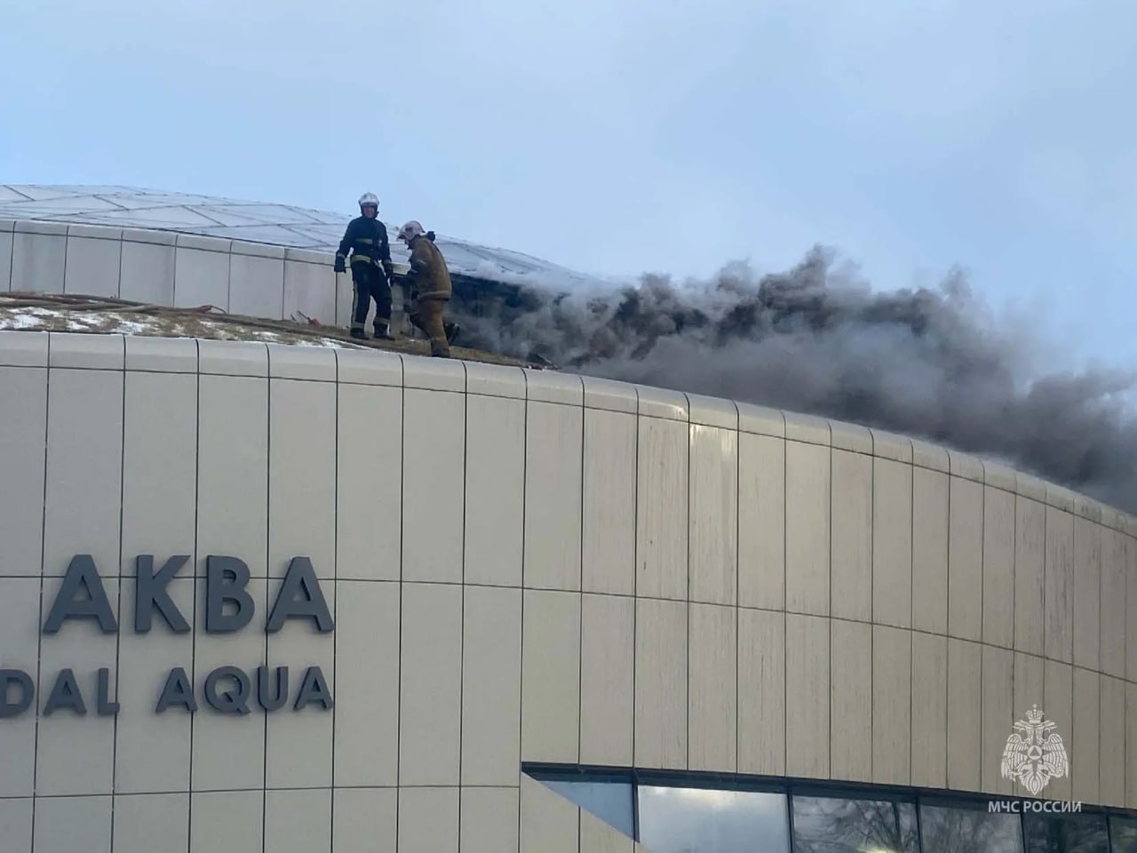 Огнеборцы МЧС локализовали пожар в аквапарке в Суздале