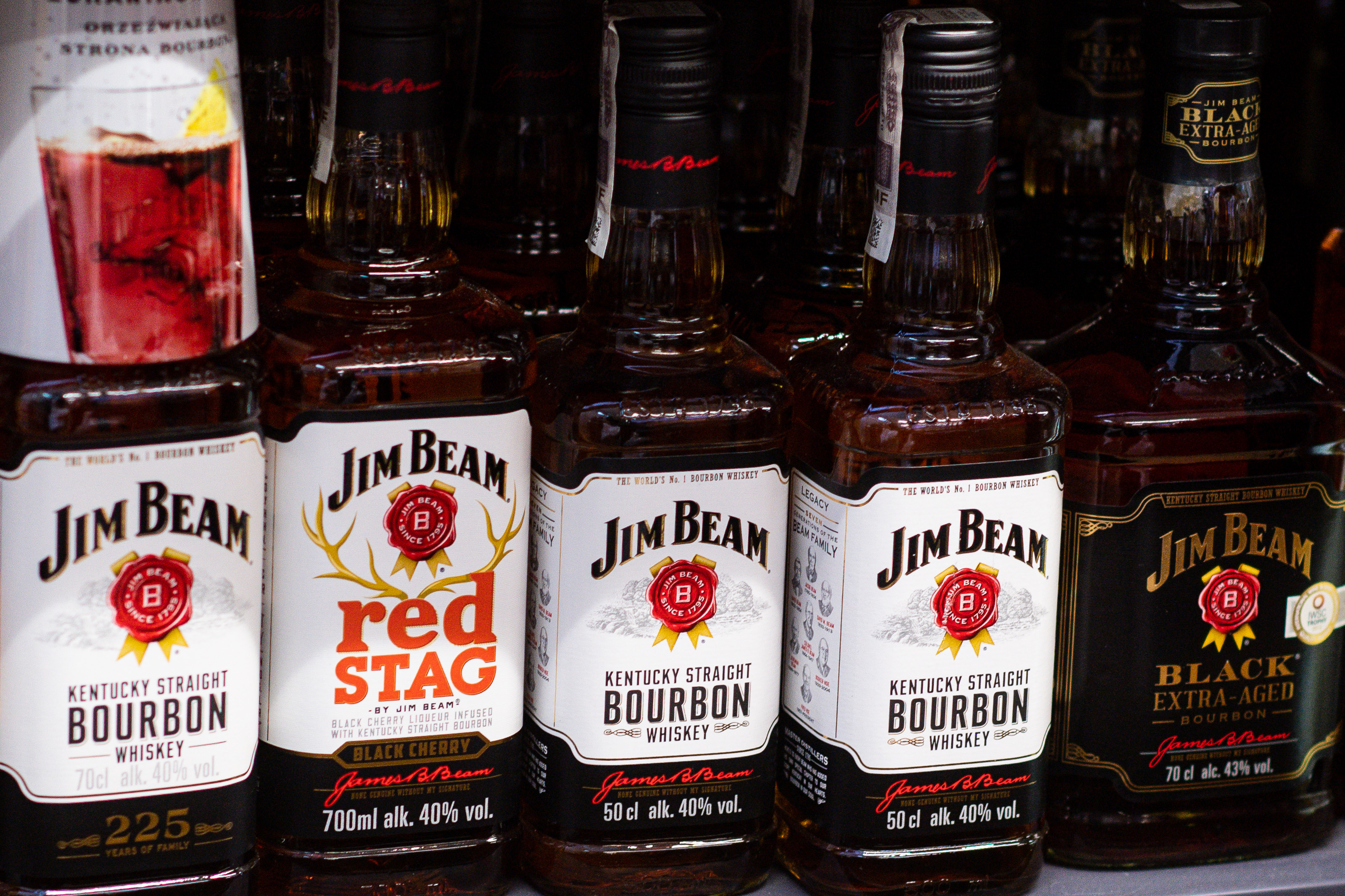 Производитель бурбона Jim Beam на год приостановит работу основного завода