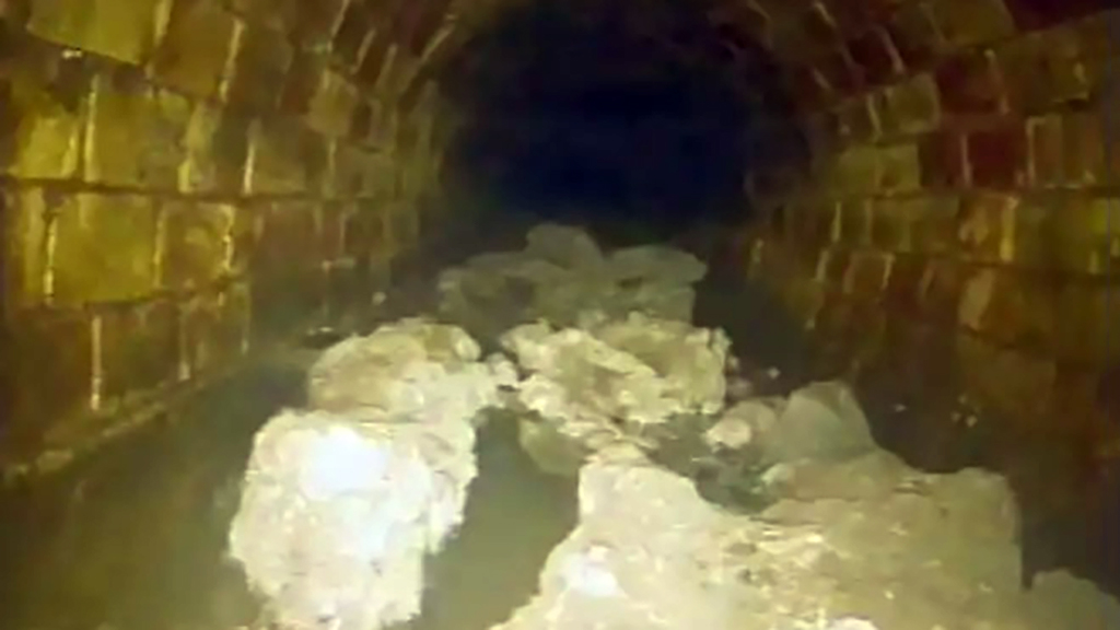 LBC: жировую пробку весом 100 тонн нашли в канализации Лондона