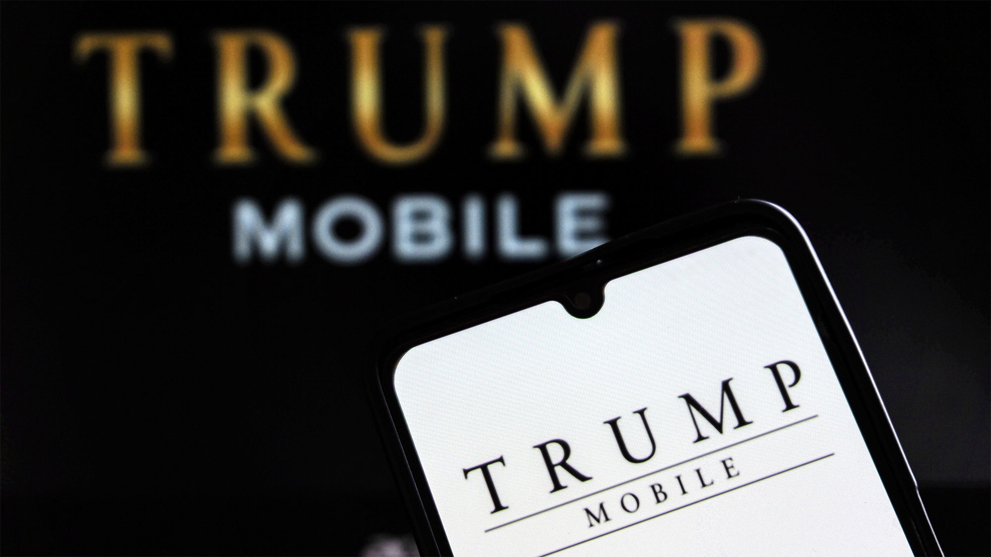 FT: Trump Mobile переносит выпуск золотого телефона на следующий год