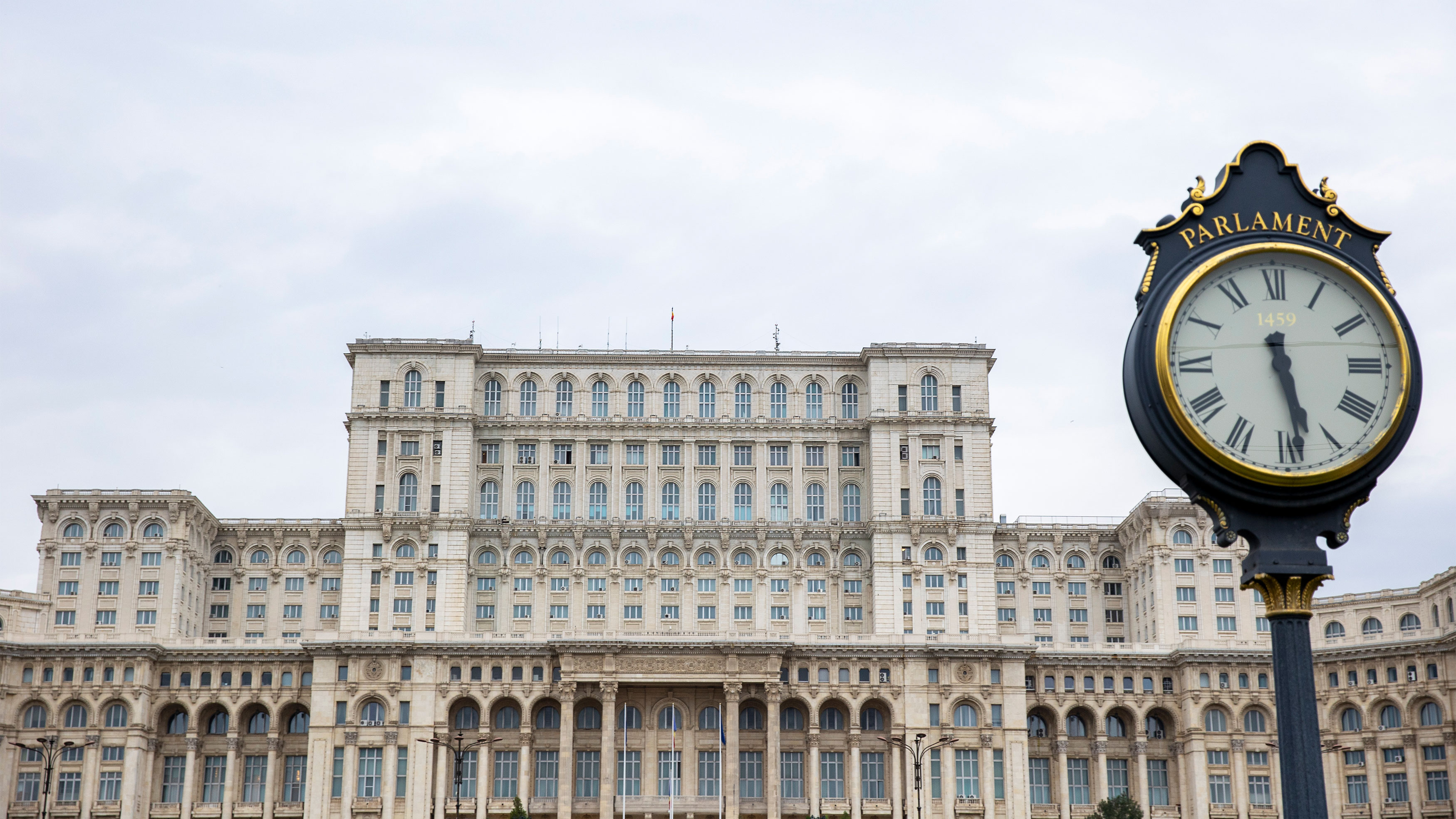 Мэр Бухареста: мэрия столицы Румынии осталась без денег из-за кризиса