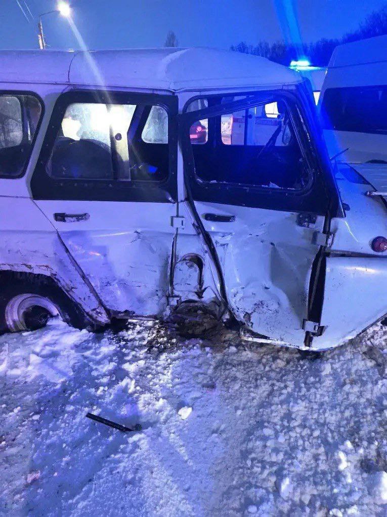 Шесть человек пострадали в ДТП с автобусом в Воронежской области