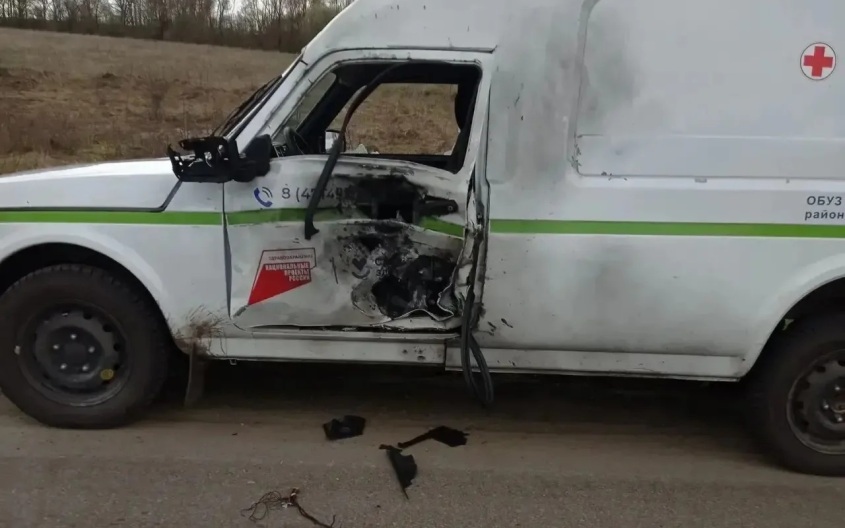 Дрон ВСУ атаковал машину медиков в Курской области, пострадали двое работников