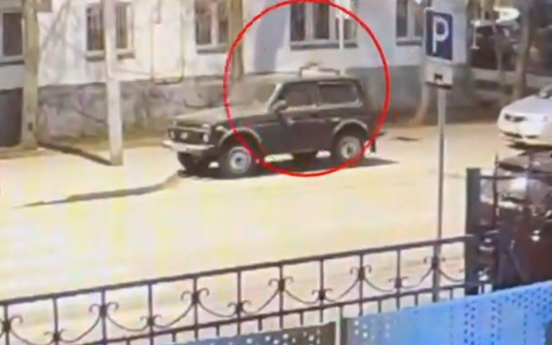 В Москве курьер вырвал сумку из рук женщины и скрылся