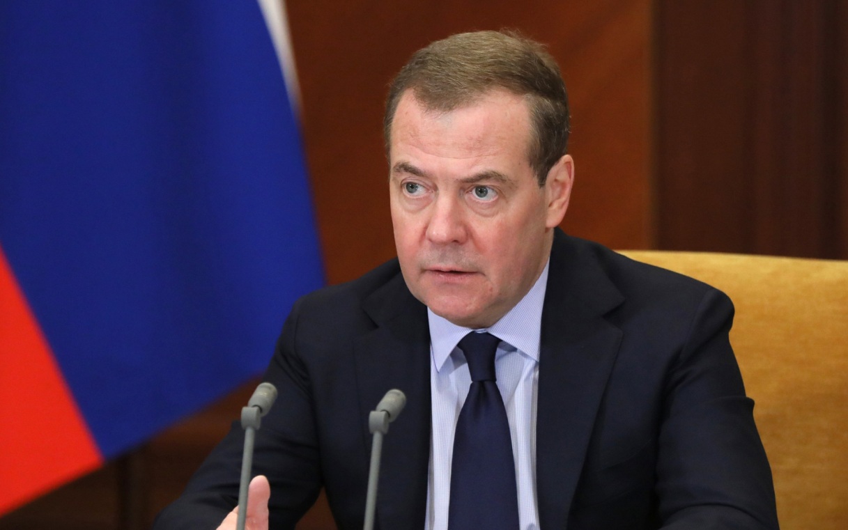 Медведев назвал историю ВОВ важнейшей частью национальной памяти народа