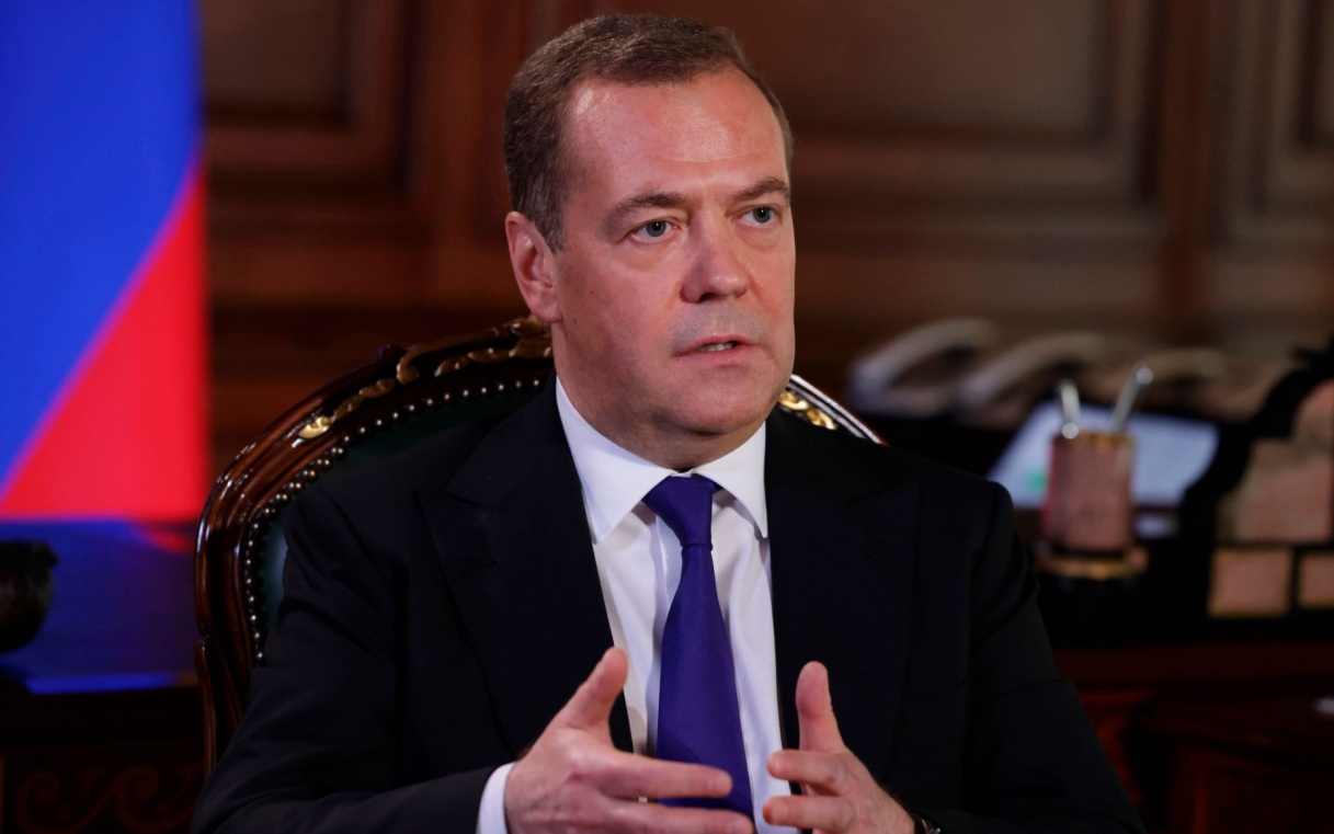 Медведев предложил ответить Евросоюзу пошлинами на российский экспорт