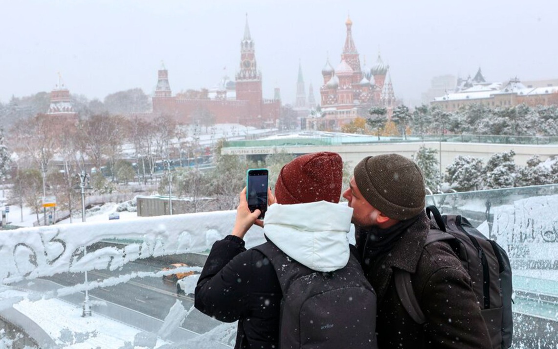 Синоптик рассказала, когда на Москву перестанет обрушиваться весенний снегопад