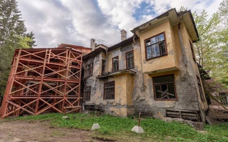 "Малый Эрмитаж" в Петербурге выставили на торги