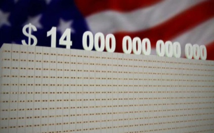 США рискуют столкнуться с госдолгом, превышающим 120% ВВП к следующему году