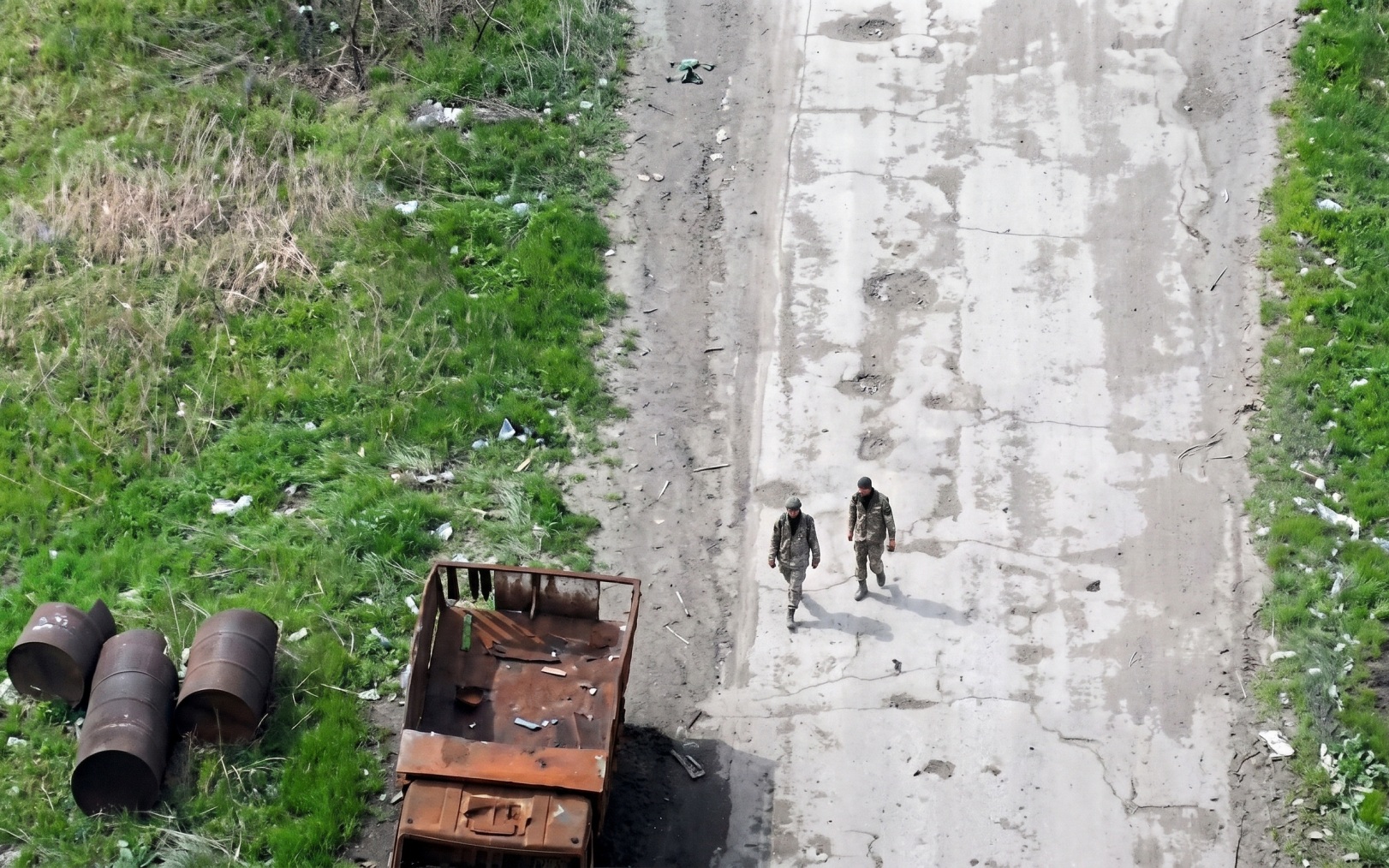 Боевики ВСУ сдались в плен беспилотнику российских военных