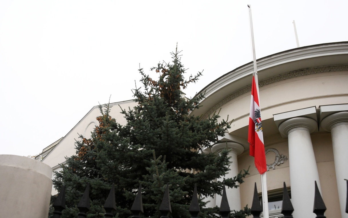 Вена высылает российских дипломатов из-за "леса антенн" на диппредставительстве