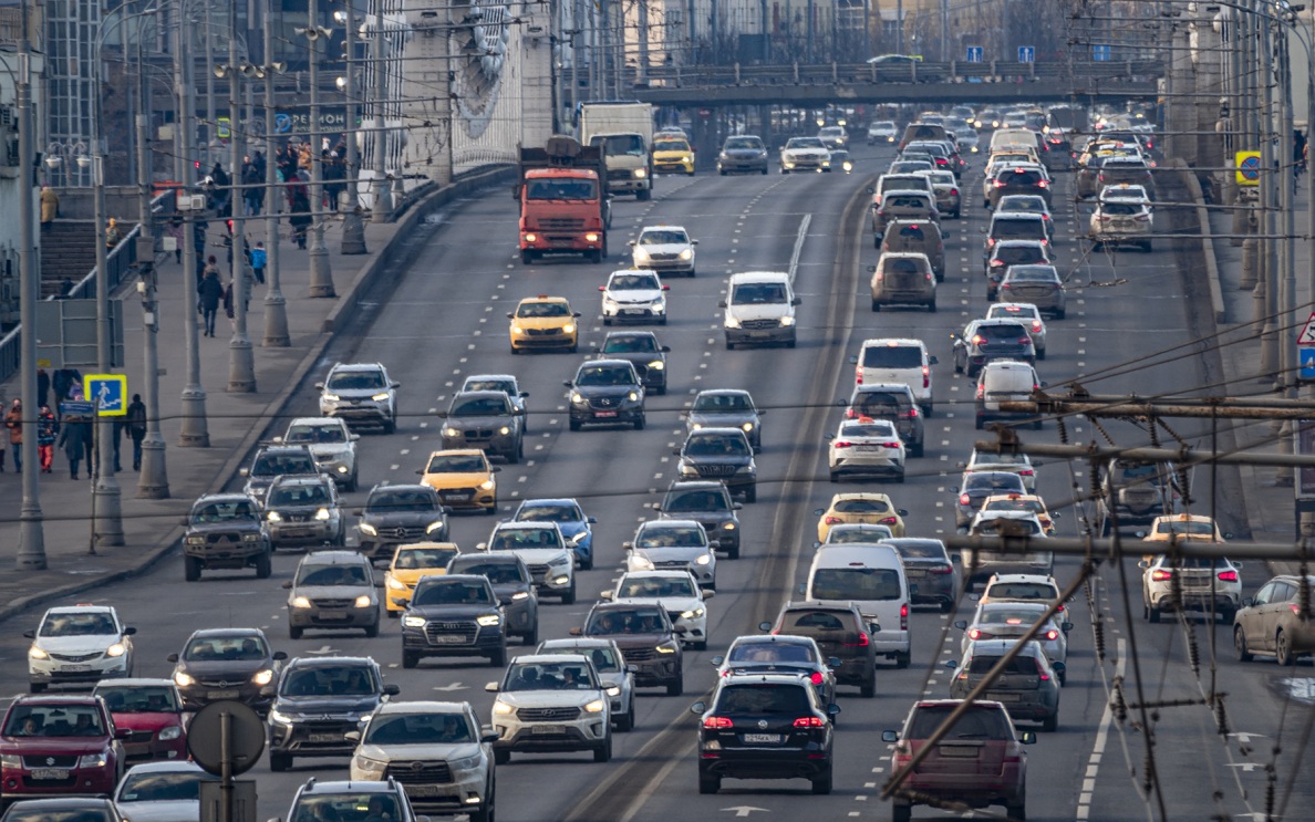В Москве начали открывать движение после окончания парада Победы