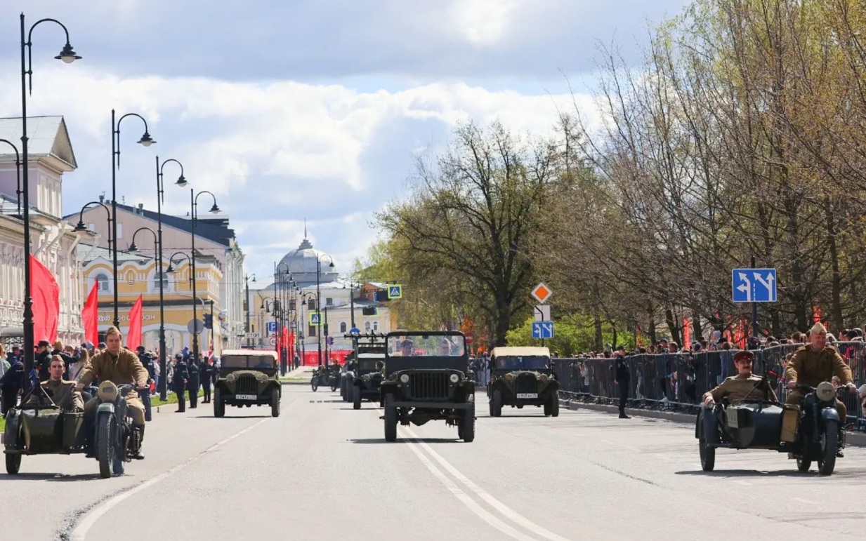 В Вологде впервые провели парад военной ретро- и современной техники