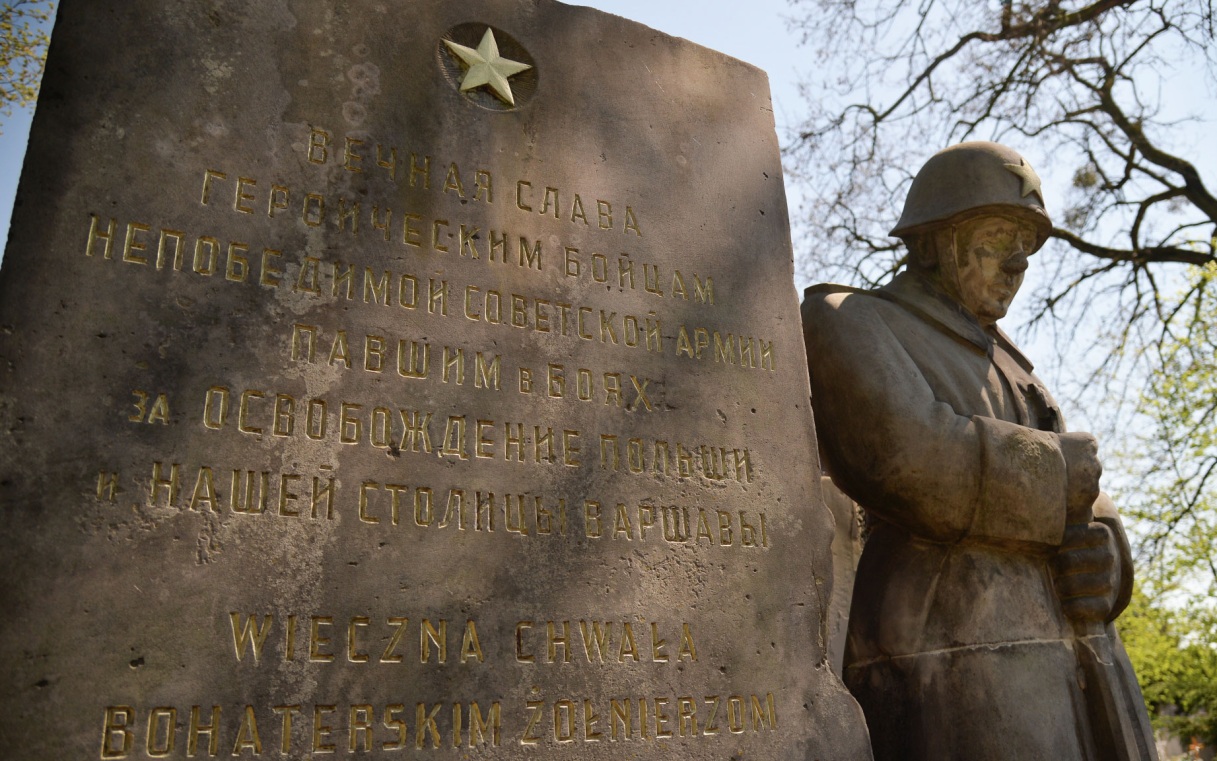 В Варшаве попытались сорвать возложение цветов к мемориалу советских воинов