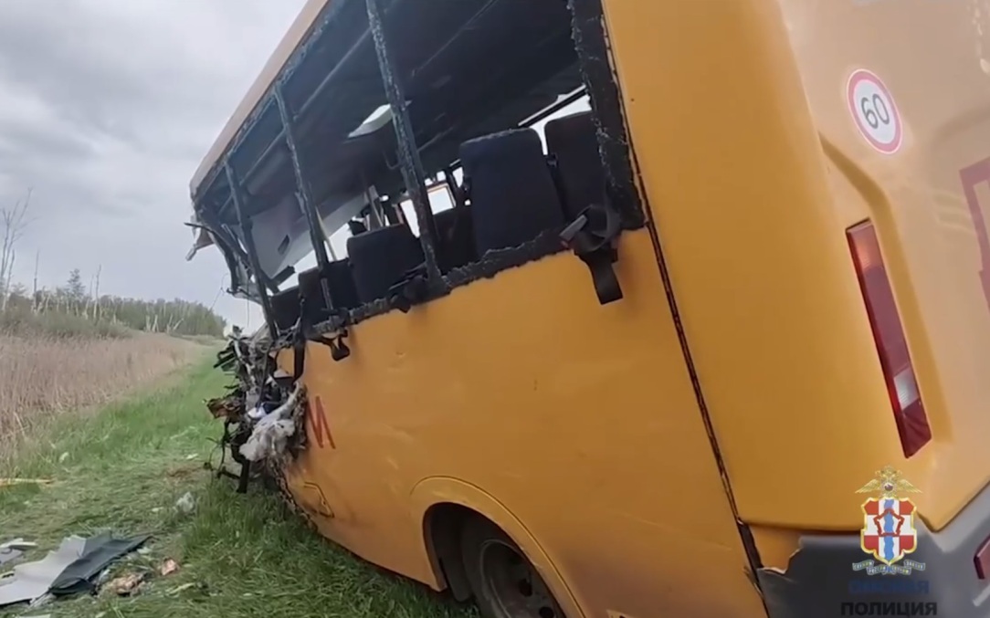 ДТП под Омском произошло из-за выезда школьного автобуса на встречку