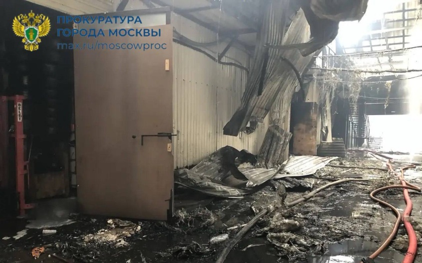 Названа возможная причина пожара в здании у Измайловского кремля Москвы