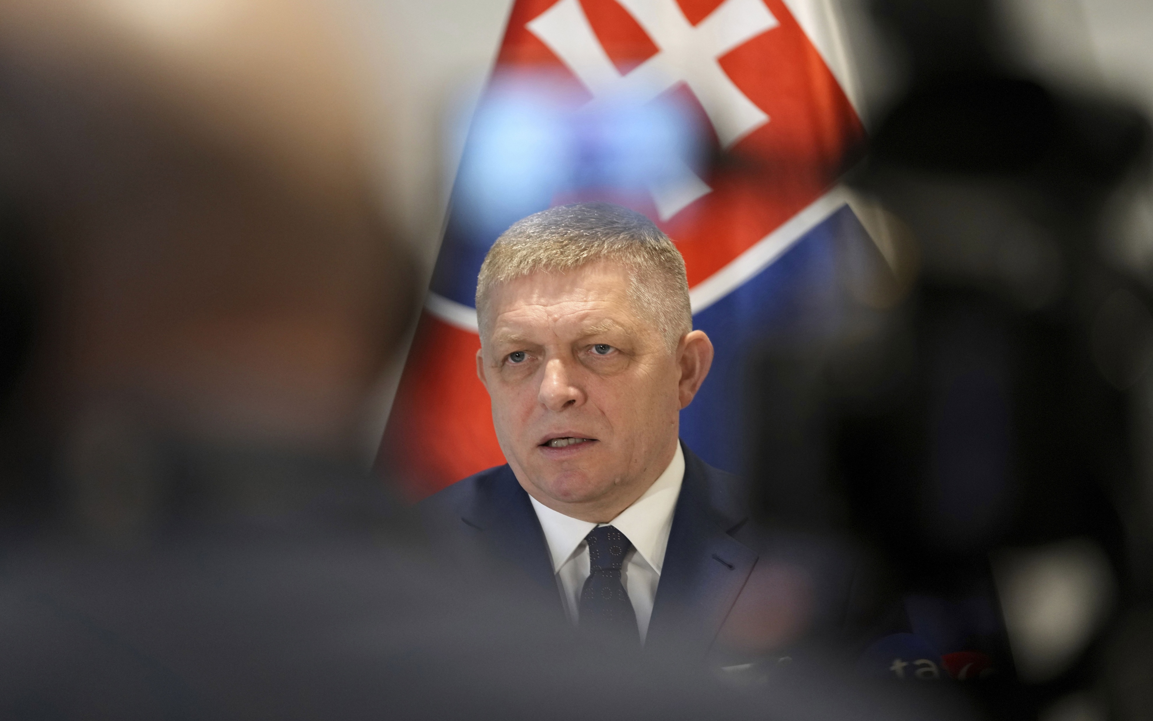 Фицо назвал идиотскими инициативы по отказу от энергоресурсов РФ