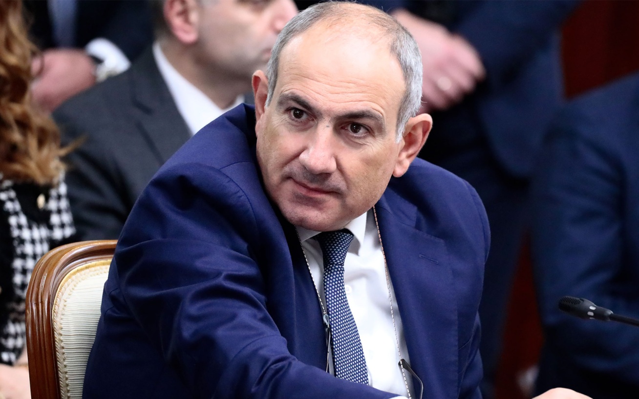 Охрана Пашиняна грубо оттащила пожилого мужчину на митинге