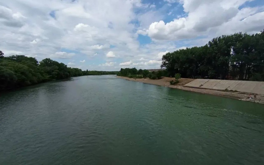 Вода двух рек подходит к Армавиру, жителей эвакуируют из-за угрозы затопления