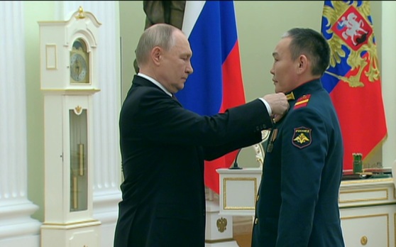 Путин в четверг вручит государственные награды, сообщили в Кремле