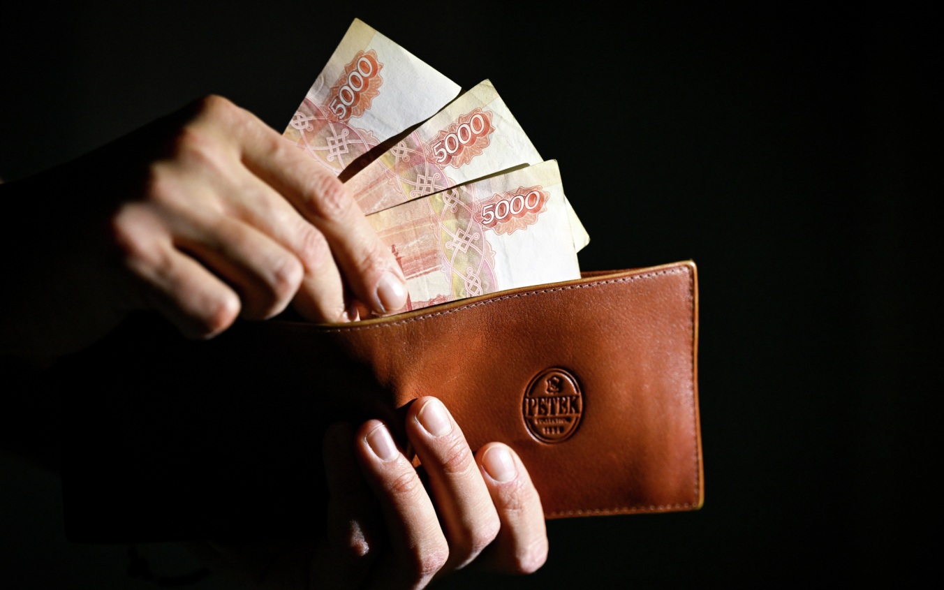 Подсчитана разницу между средней пенсией работающих и неработающих в РФ за год