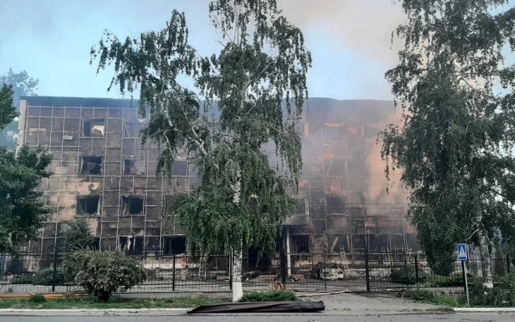 До 10 выросло число погибших при атаке ВСУ на общежитие колледжа в ЛНР