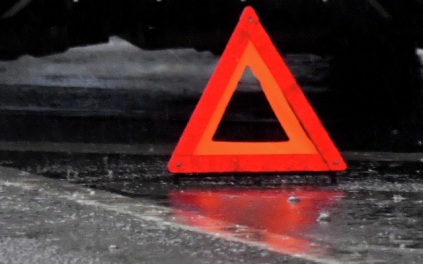 В Ростовской области авто врезалось в дерево, погиб подросток