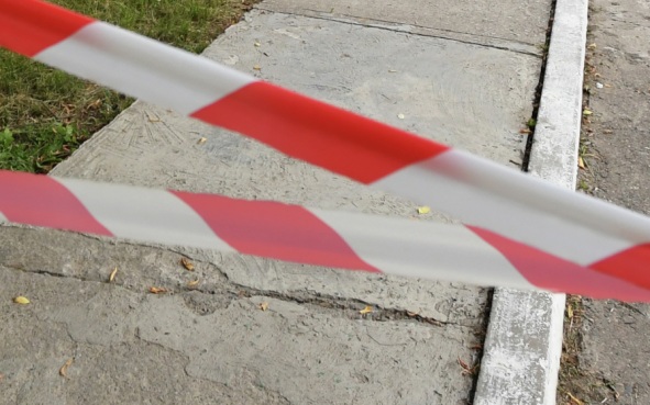В Петербурге фасад дома рухнул около пешеходного перехода