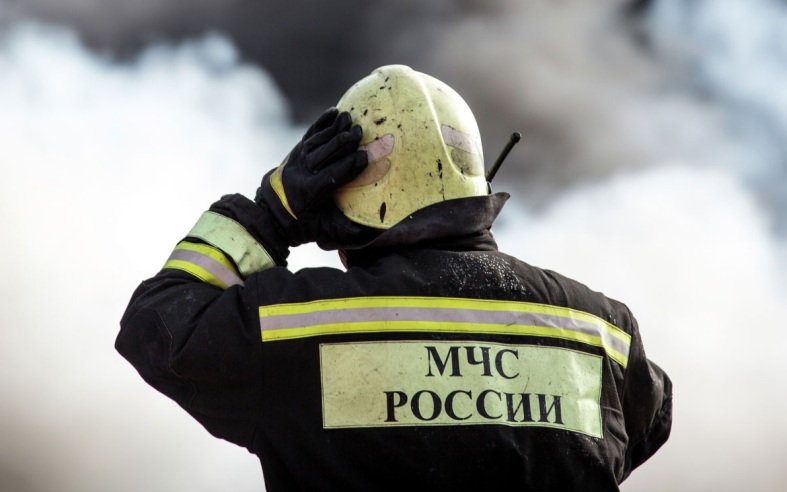 В московском Алтуфьево у ТЦ "Весна" произошел крупный пожар
