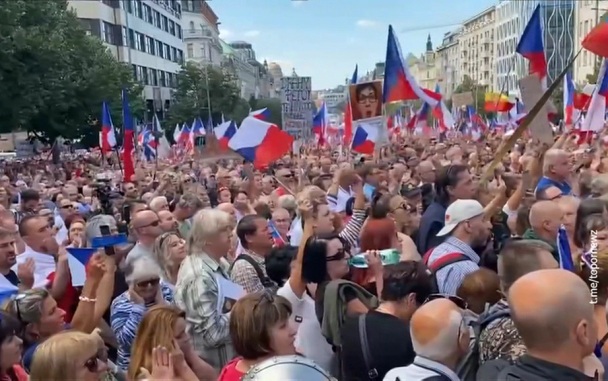 В Праге на митинг в поддержку общественных СМИ вышли 10 тысяч человек
